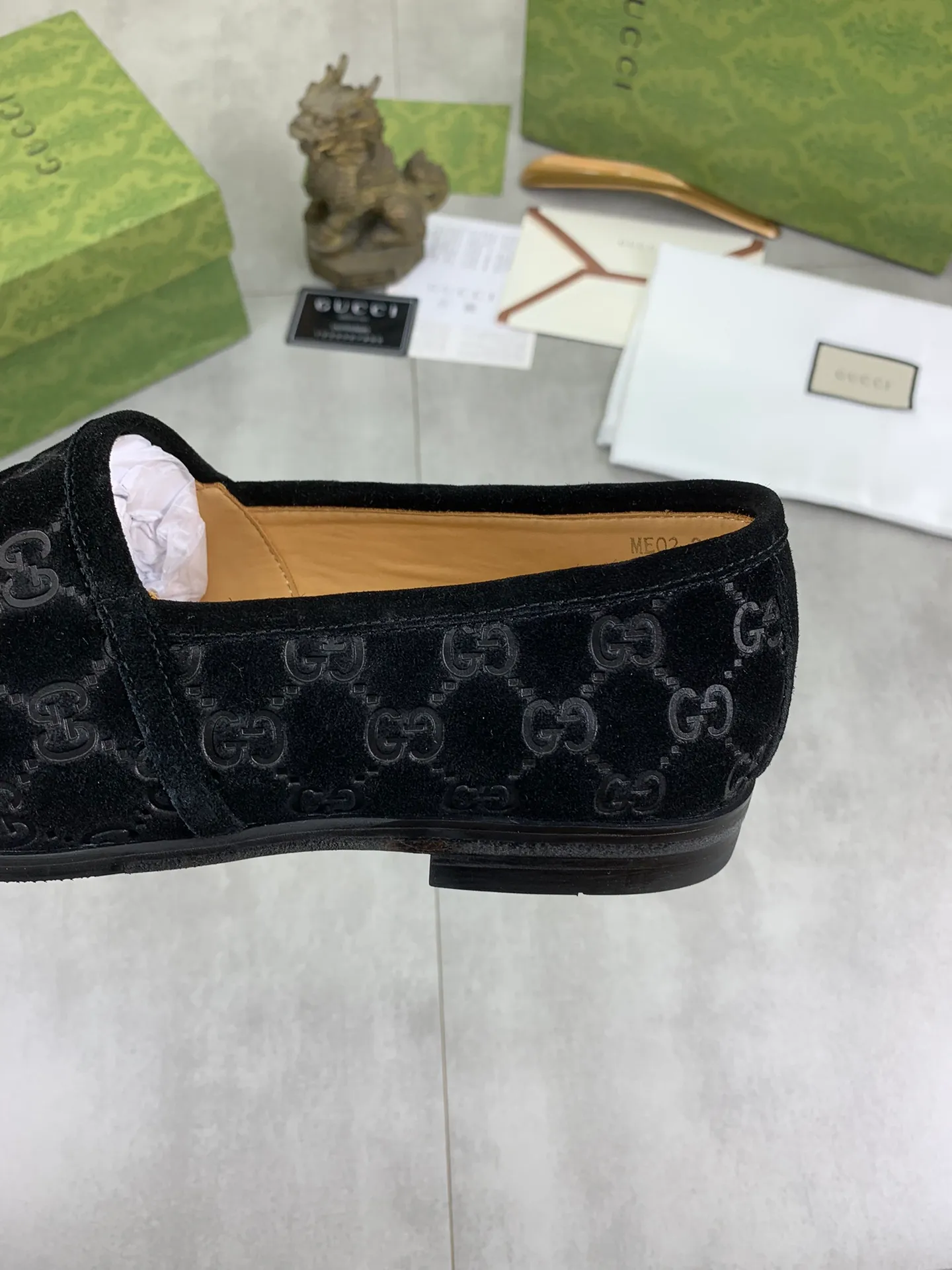 Men's Men's Shoes 💰P500💰【New Style】Water-dyed Niuli Gucci's most popular selection of lazy slip-on leather shoes (Gucci) official website latest Gucci lazy leather shoes, hot style 💥 simple and elegant style, exclusive for trendy men. Unique official website latest brand original double G embossing Elements 👑 Original Gucci decoration, fashionable and elegant, fabric original calfskin ✅ fully imported first-layer cowhide lining, official website designated wear-resistant, rubber business outsole, classic model taken at the counter in real life 🎬38-44 Various colors available